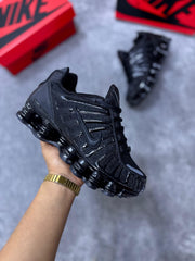 NIKE SHOX