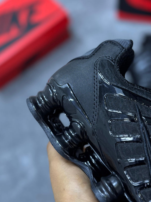 NIKE SHOX